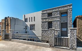 La Perla Suites